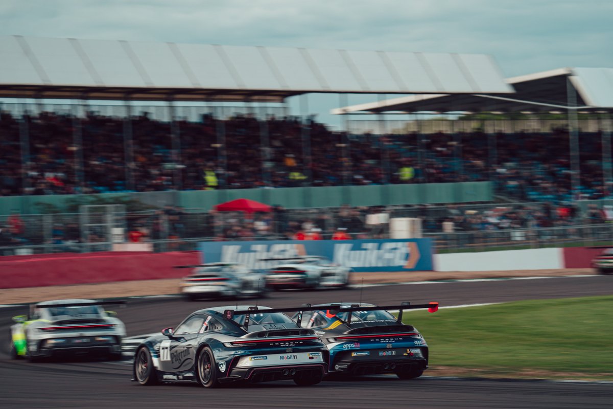 PorscheRaces_GB tweet picture