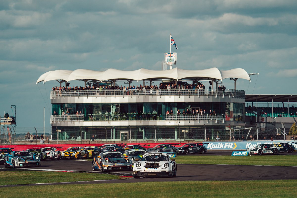 PorscheRaces_GB tweet picture