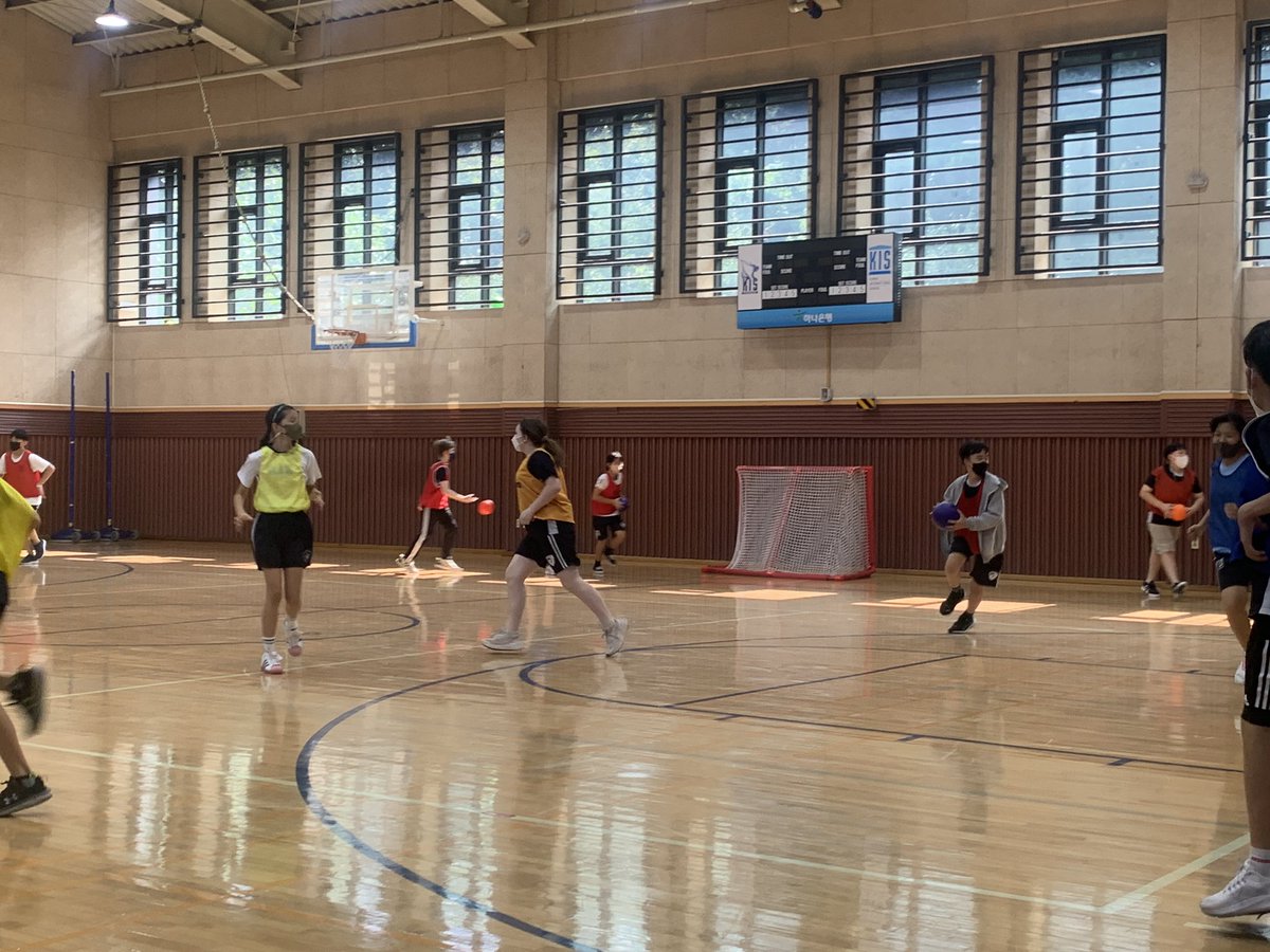 Slaid_Jim's tweet photo. Another great day of physical education in G6! #kispride #kisms https://t.co/PTPyWQjS4N