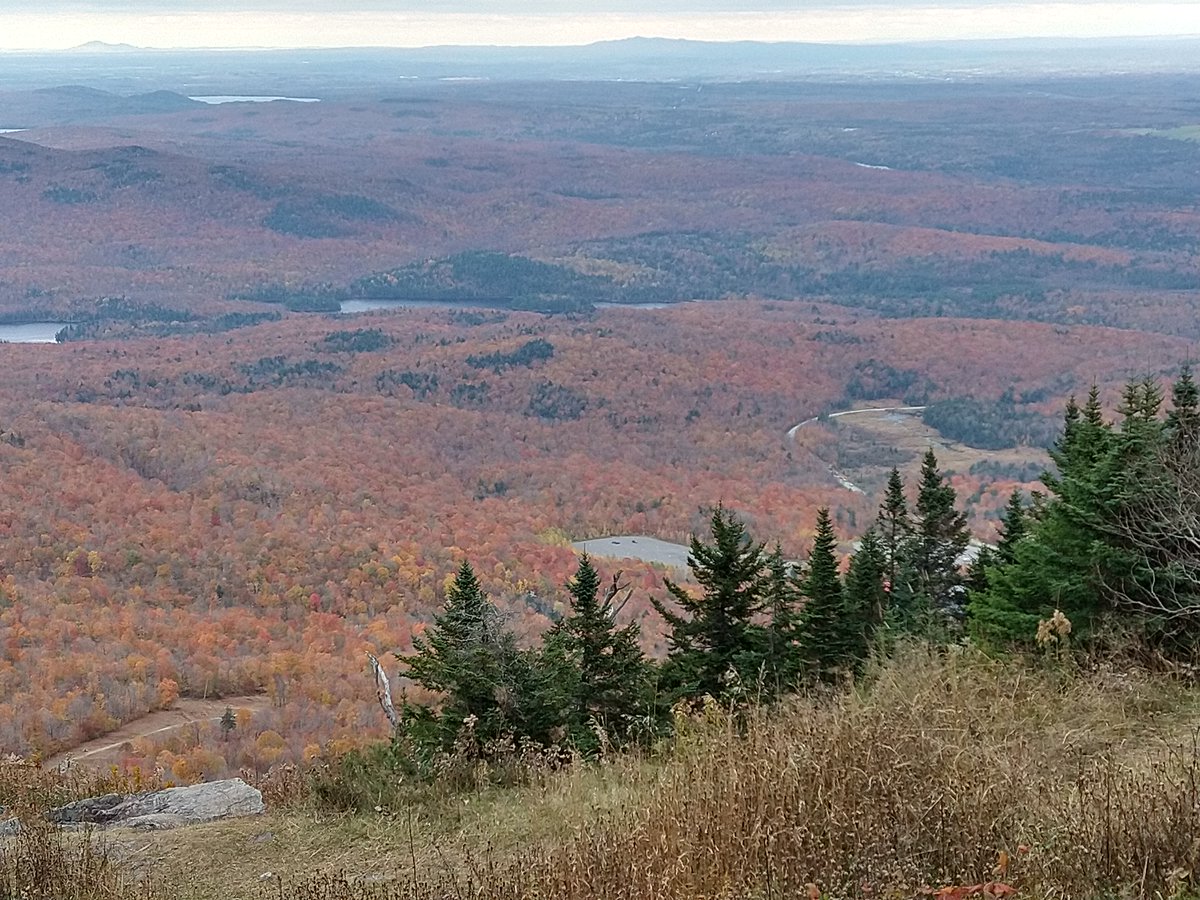 velodaniel's tweet photo. Activation day! #POTA VE-0507 & #SOTA VE2/ES-013. Quite windy on the summit but what a view! Tks to the Hunters! #Parksontheair #Fallishere #15QSO #20mSSB #HamRadio #amateurradio #XieguG90 #20watts #SlidewinderDX #M1eccantennas https://t.co/RpzFHtPydO