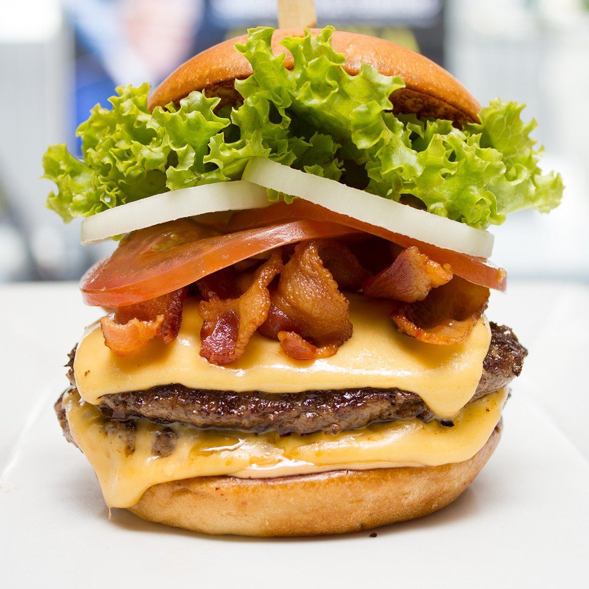 ChefPepperRD's tweet photo. Todo Bacon Lover siempre tiene motivos para ordenar su Bacon Cheese Burger 🥓🥓🍔😍

Ordénala por delivery o pick up en Chef Pepper App o en línea en https://t.co/sVzk7vs8QU 📲

#TheChangeIsHappening #ChefPepper #RealFood https://t.co/OvCFmDVUgt