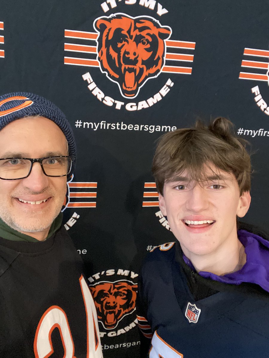 _Kurt_Kurt_Kurt's tweet photo. It’s my first (home) Bears game! #myfirstbearsgame https://t.co/M7JwctICKi