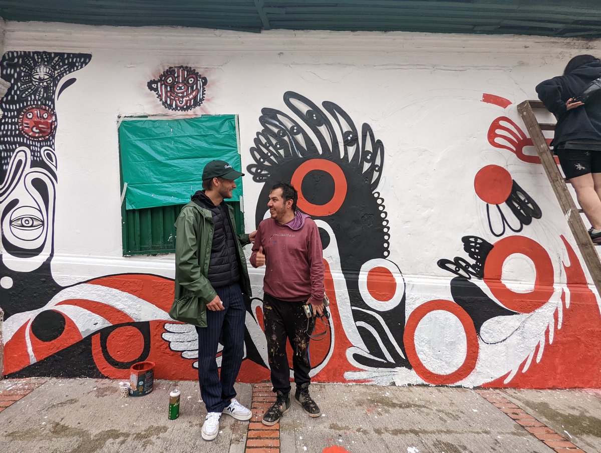 StudioSelas's tweet image. Such a deep emotion to meet Malegria, son of Rodez who passed away last year, the most prominent street art figure in Latin America
The murals being painted is inspired by our AI, based on the compilation of their artworks. Paying tributes to legend, with Text To Image To Murals