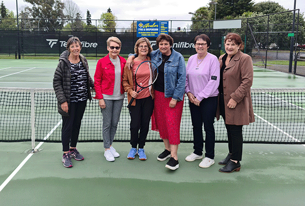 NZResusCouncil's tweet photo. Jane was playing tennis with her friends Julie and Michelle when the woman serving opposite her collapsed.
By rallying the team, together they saved a life.
Read their full story: https://t.co/81aHAFOkqu
#IKnowCPR #WorldRestartaHeart #CallPushShock #CPRsavedmylife https://t.co/DtnrshwCzo