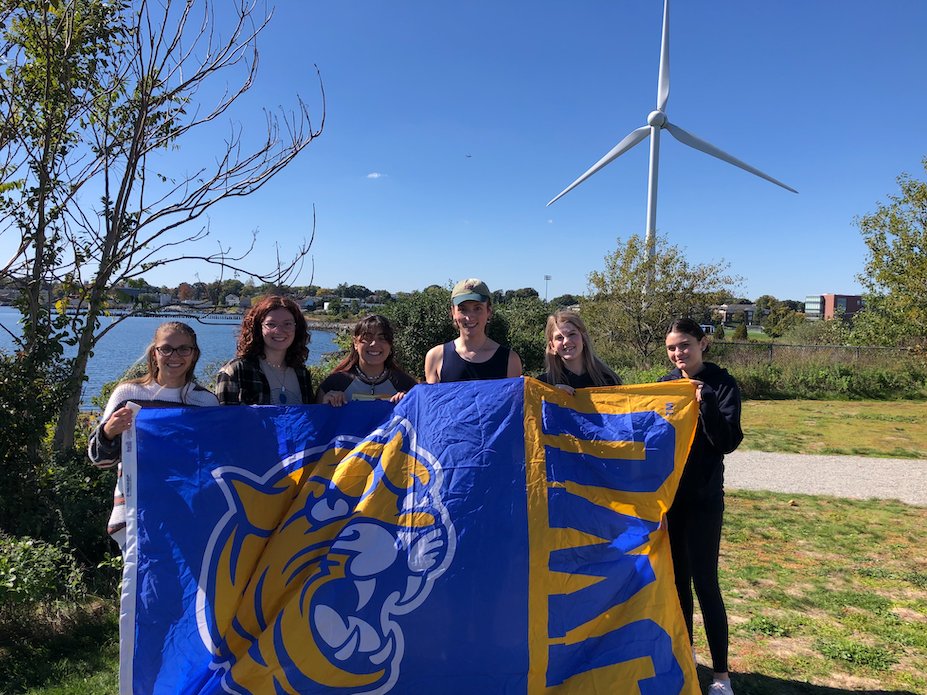 SaveTheBayRI's tweet photo. Providence ✅ ICC cleanups this week at India Point Park with Friends of India Point Park and Fields Point with students from Johnson &amp; Wales University! Thank you, volunteers. #savethebayri #SeaTheChange 

Sign up for a cleanup today at https://t.co/kgOBLrn36q https://t.co/vx5uLfnFZJ