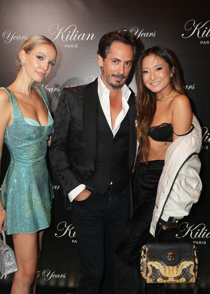 KCDworldwide's tweet photo. @kilianparis hosted a party at the Plaza Athénée highlighting the 15th anniversary of founder @kilianhennessy’s fragrance &amp; makeup creations. The guests were immersed into Kilian's world &amp; invited to create memories on the lipstick wall, embodying the brand’s motto “Don’t be shy" https://t.co/9kxvTTmBR4
