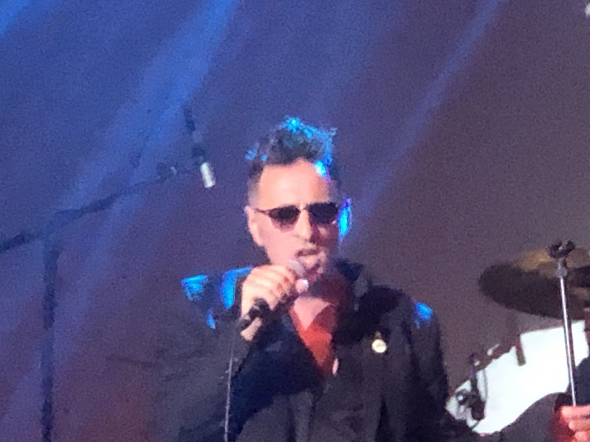 Huisvrouwtweets's tweet photo. Avondje The Smiths Presumably #DeHelling https://t.co/d7EpTQ2Yr9