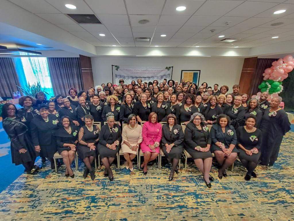 AKAPGHAAO's tweet photo. #ThrowbackThursday  Alpha Alpha Omega Chapter had a wonderful time hosting the 2022 NOWPA Cluster in Pittsburgh! Here are just a few photo highlights.

#AKA1908 #AKAGreatLakes #AKAPghAAO #SoaringInSisterhood #GreaterTogether https://t.co/wngS4F9nZU