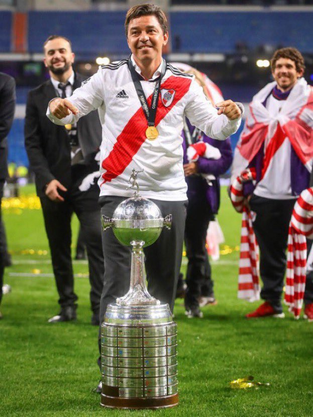 escuelascarp's tweet photo. Después de más de ocho años de gloria que quedarán para siempre en la historia de River y del fútbol, Marcelo Gallardo anunció el final de su ciclo como entrenador del Club.

Desde Escuelas River, le agradecemos eternamente. Gracias totales por la gloria eterna. https://t.co/5IWJdxztzz