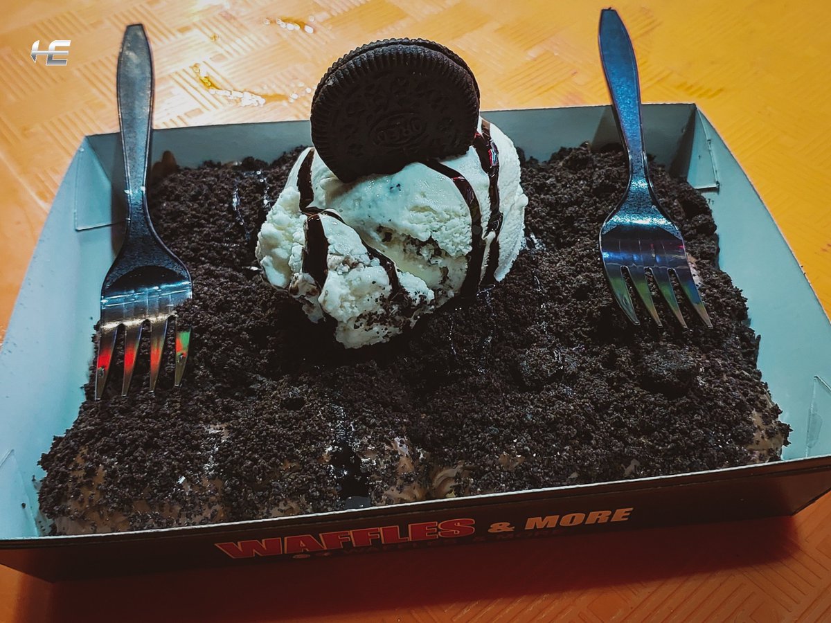 iHaseebElahi's tweet photo. #HavmorIceCream 🍦 #KitKatShake 🍫 #MiniPancakes 🥧 YummmyDAAAR 😋 https://t.co/557zeHGUdV