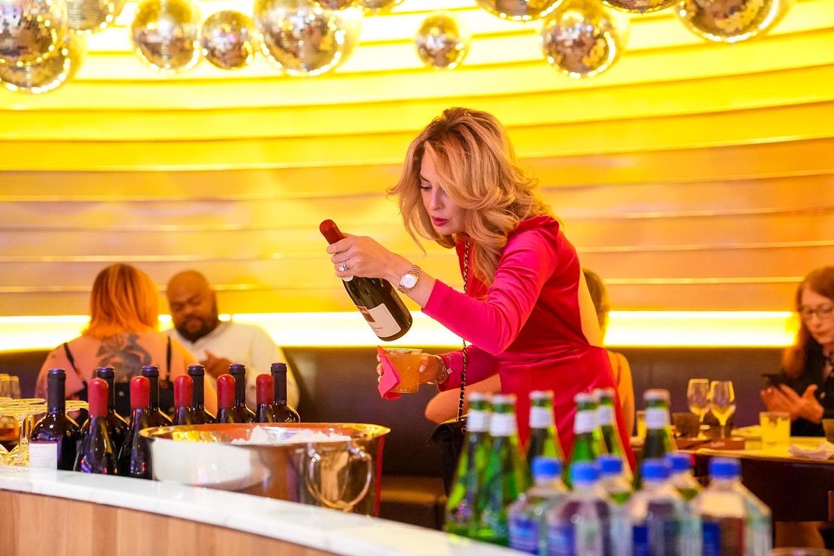 BCLONA's tweet photo. The worlds best sommelier such an honor to have your approval of our wines. #WineList #sommelier #redmeansgo #pinkvalentino #realvalentino #maisonvalentino 💋🍷 @VirginHotelsLV @virginhotels ♥️💗 #redmeansgo https://t.co/hGZ9NvoH6w