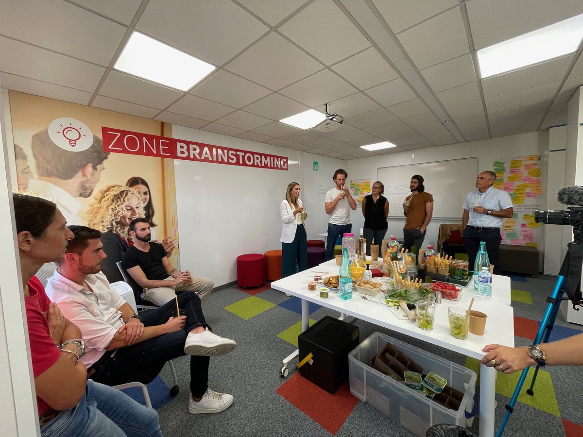 BoumF13's tweet photo. l'espace coworking @MAIF Vitrolles accueille les #indépendants #freelances #autoentrepreneurs brainstorming, partage de pratiques et réflexions au menu de cet espace
#partage #experimentations
toutes les infos sur cet espace de travail et de rencontre 👇
https://t.co/IZNQeiGk0P https://t.co/9hc6mEZbVv
