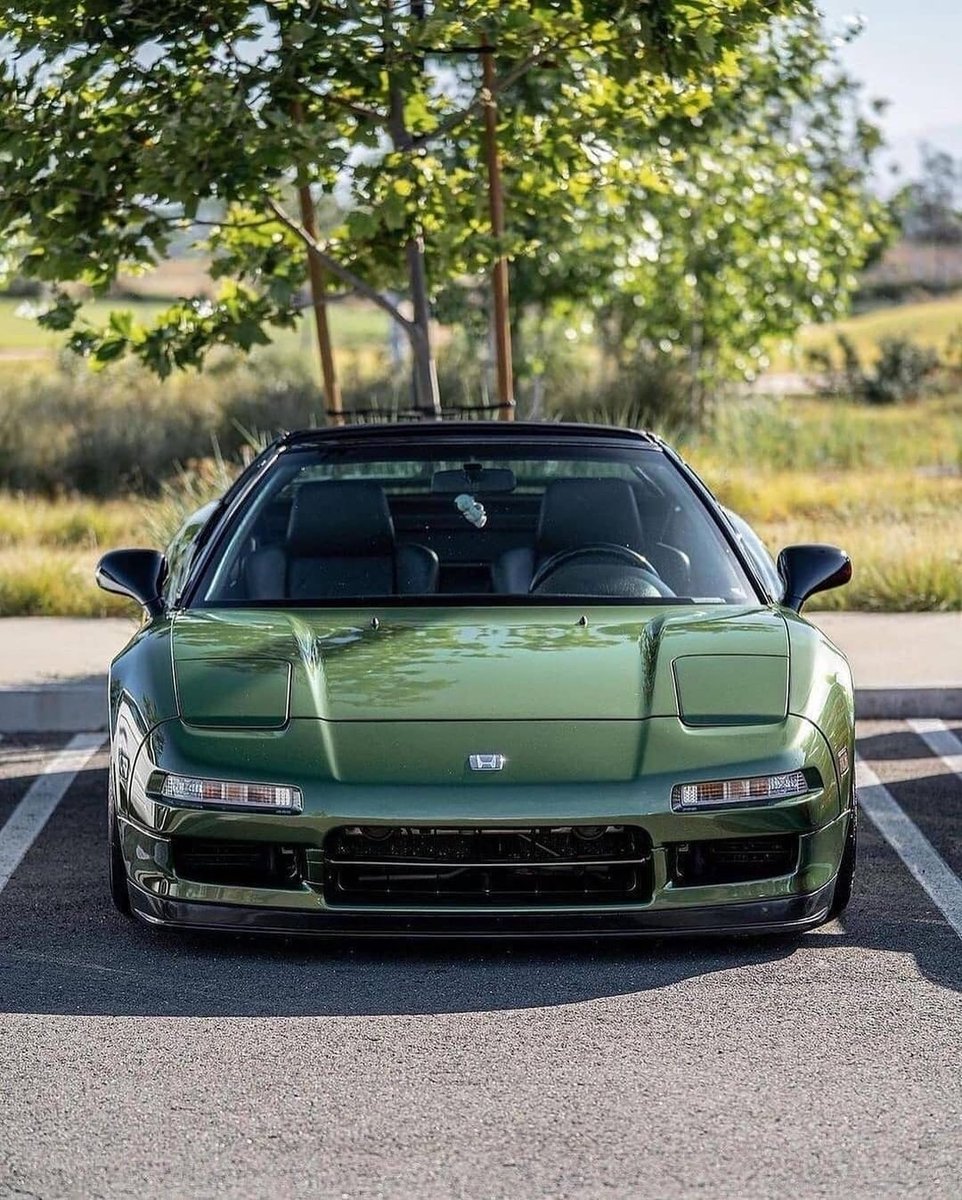 Going green. #HondaNSX 📸: rarecars