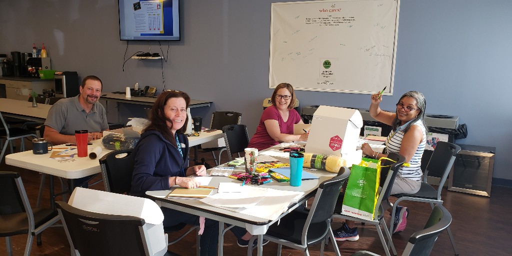 CRiverLabs's tweet photo. Our amazing team in Horsham, Pennsylvania helped put together a Kynd Kits for the @FoxChaseCancer. The kits were distributed to patients undergoing chemotherapy. 

Charles River worked on 93% of #oncology drugs approved by the FDA in 2021. #OncologyAwarenessMonth #LIFEatCRL https://t.co/PclRlxkBsm