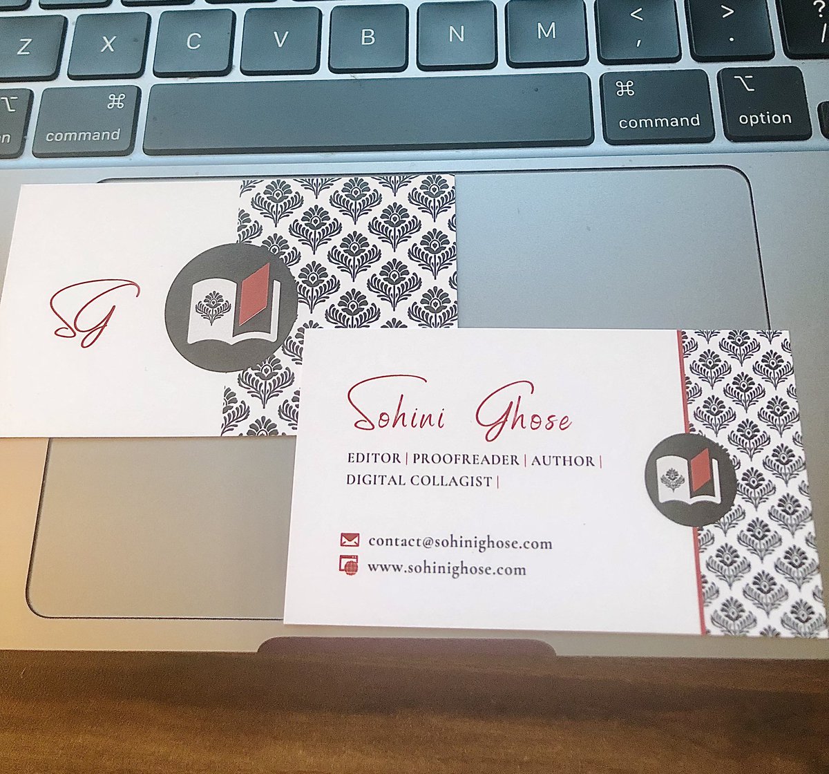 EditorSohini's tweet photo. Yay! My new and updated business cards are here. What a fun feeling designing these. 
#AmDesigning and #AmEditing https://t.co/hu3JFcWjNw
