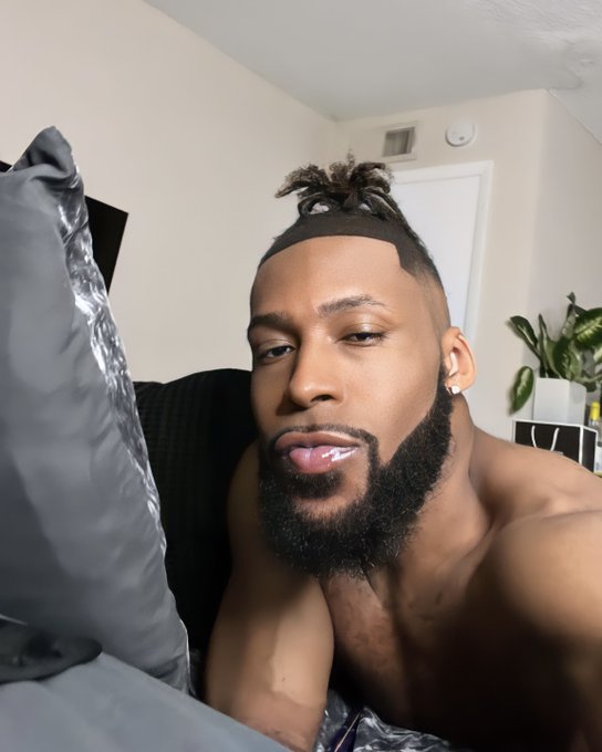 Watch 𝖇𝖆𝖇𝖞𝖙𝖗𝖆𝖉𝖊's leaked NSFW photo on TwXstars