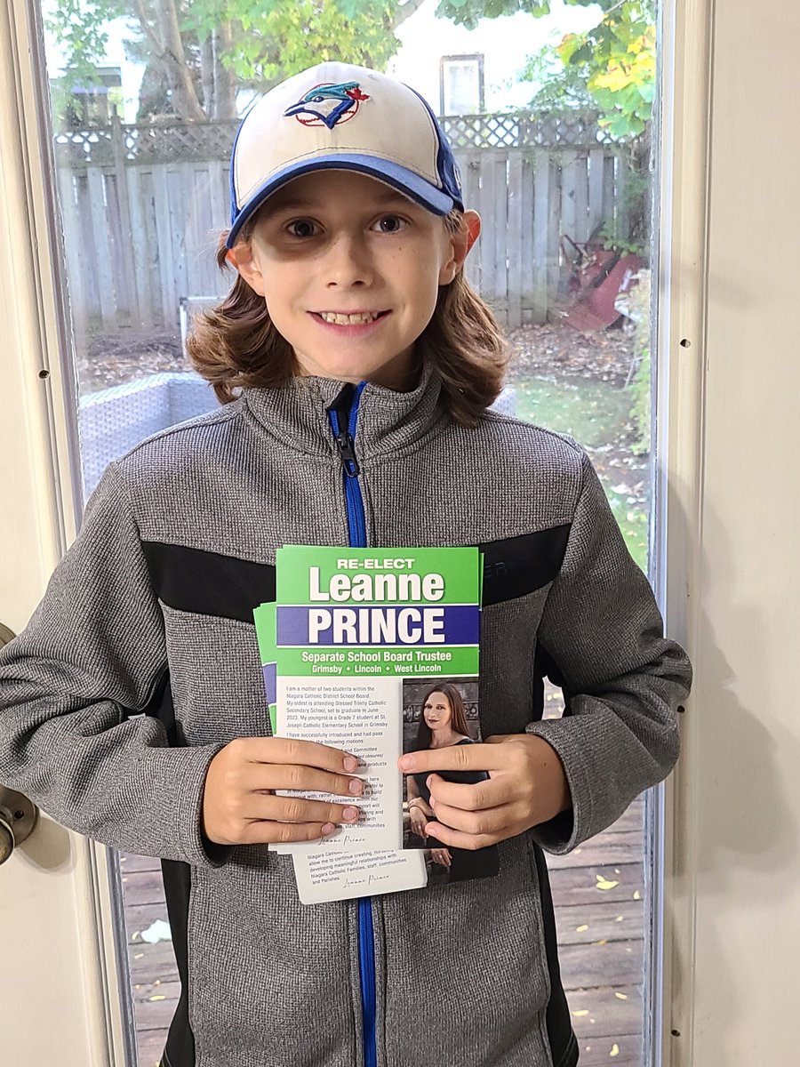 LeannePrince02's tweet photo. Thanks to this (not so) little guy for helping me out today! #StudentVoice #MunicipalElection #VotePrince #LincolnON #GrimsbyON #WestLincolnON @TWPWestLincoln @TownofLincolnON @TownofGrimsby https://t.co/YbvDt2p1RJ