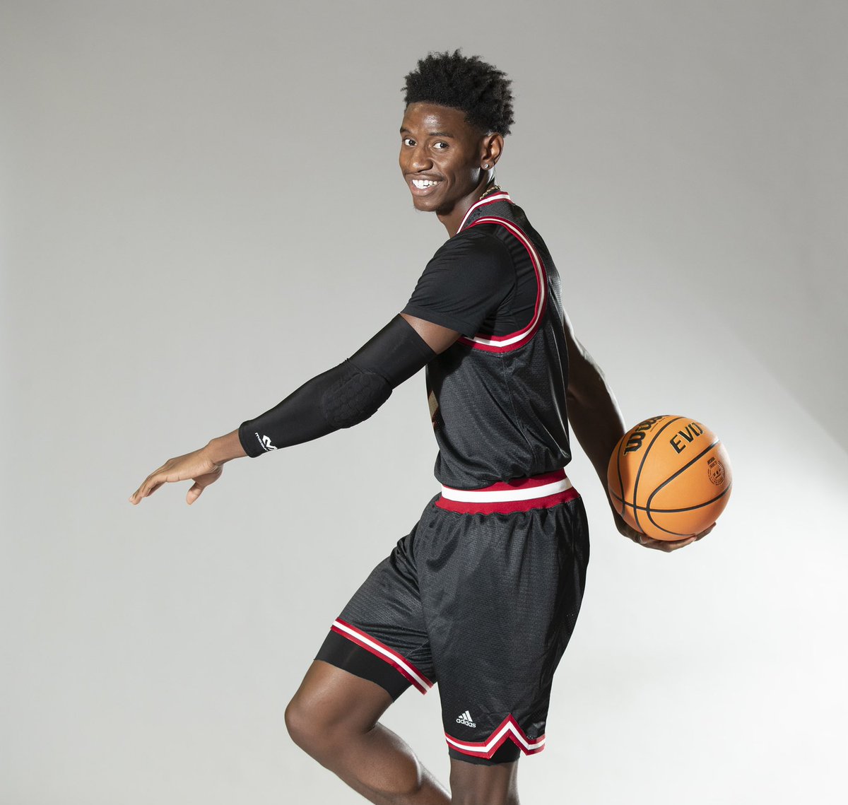 Please welcome Jahville Collins! A Junior from Camarillo, CA. Jahville is a transfer from Mt. Hood Community College. We’re excited about what he will bring to the court this year for us!

#ONEPACK