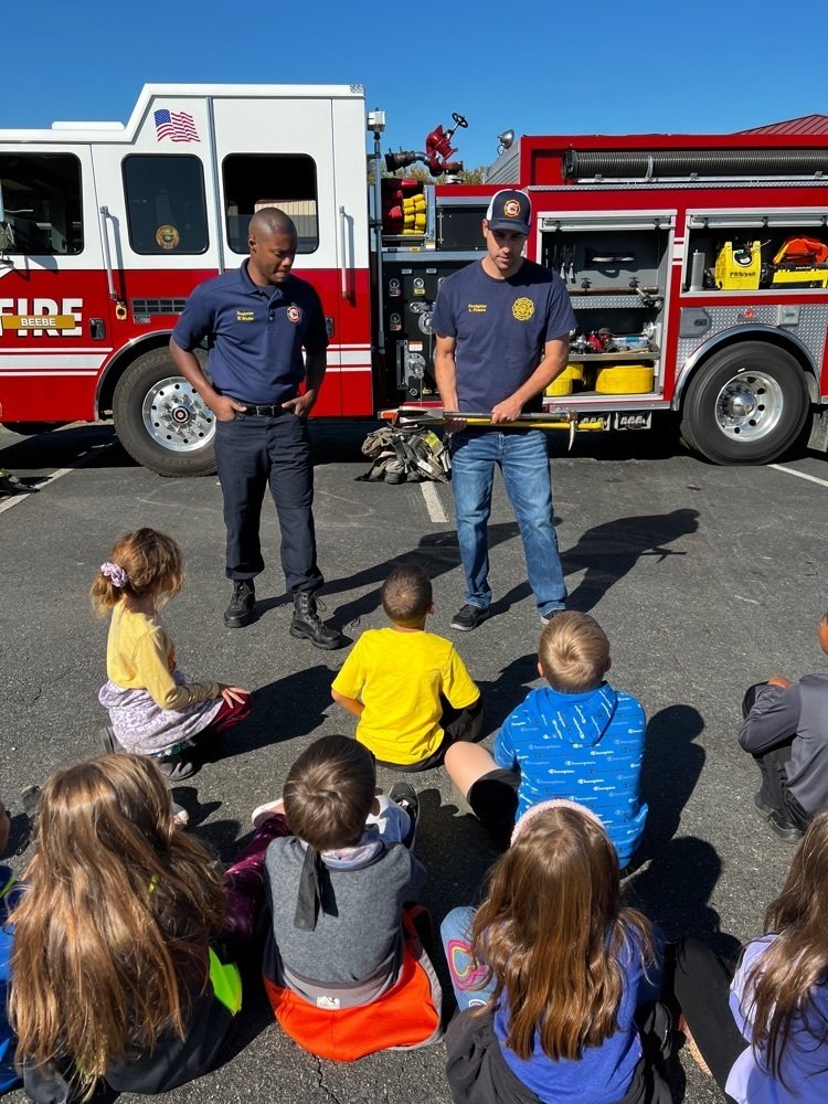 BeebeElementary's tweet photo. The Beebe Fire Department came today to teach our 2nd grade students and teachers about fire safety. 🔥 Thank you BFD for investing in our student’s futures. 🚒 #bbelem #bprd #2groovy https://t.co/vebeli4nyb