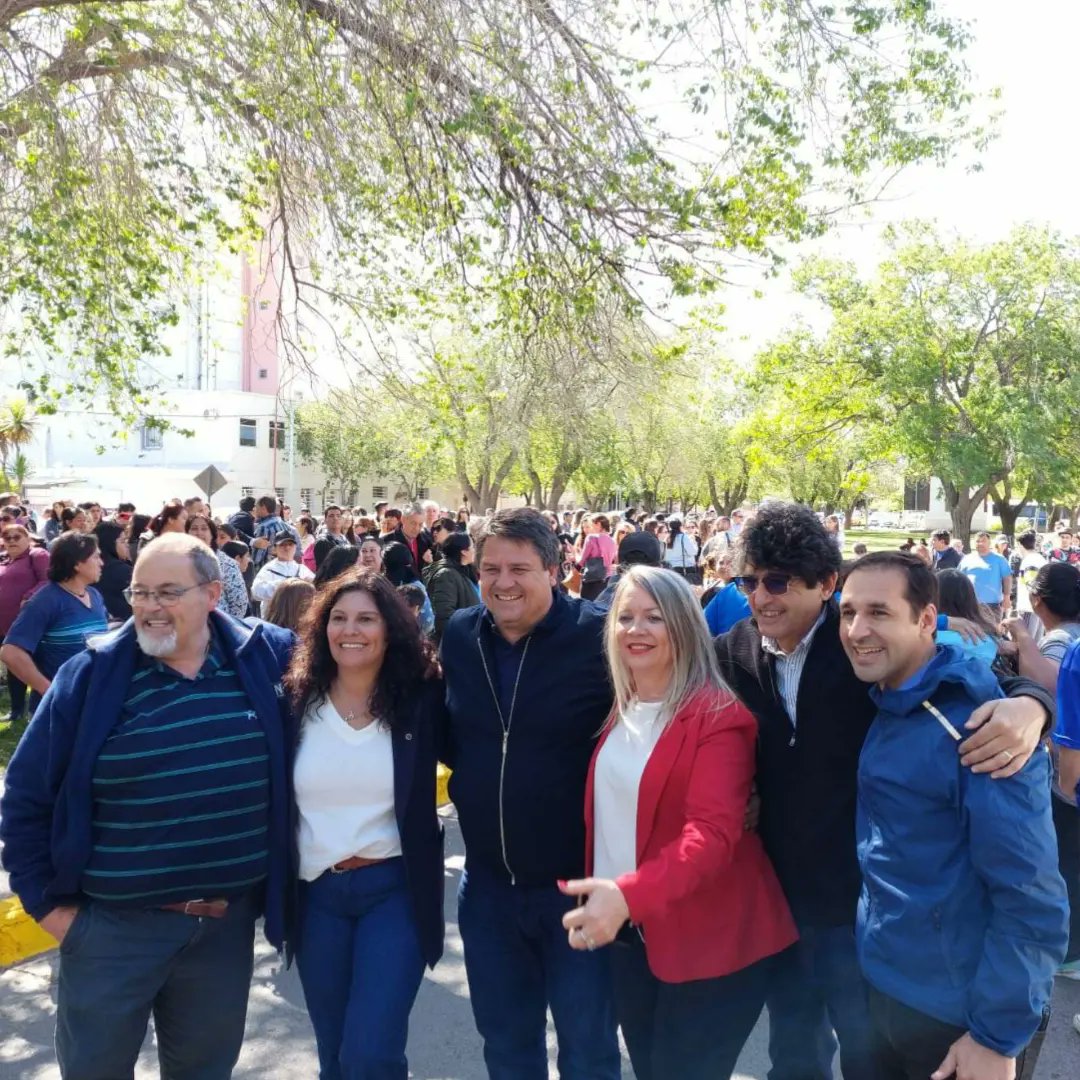 ConcejalesMPN's tweet photo. Acompañando también a nuestros candidatos a Gobernador @marcoskoopm y a Vicegobernadora @anapechen por una provincia donde #HayFuturo

#ListaAzul💙
#neuquenciudad https://t.co/QKqSCyQ1Xx
