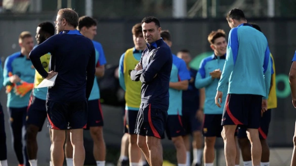 fcbstuffbr's tweet image. Xavi aos jogadores de hoje: “Na Champions League é difícil, mas o futebol tem mil cores e temos que nos preparar para todos os cenários. Agora, no El Clasico, podemos dar aos nossos torcedores a alegria que eles merecem”. @fansjavimiguel