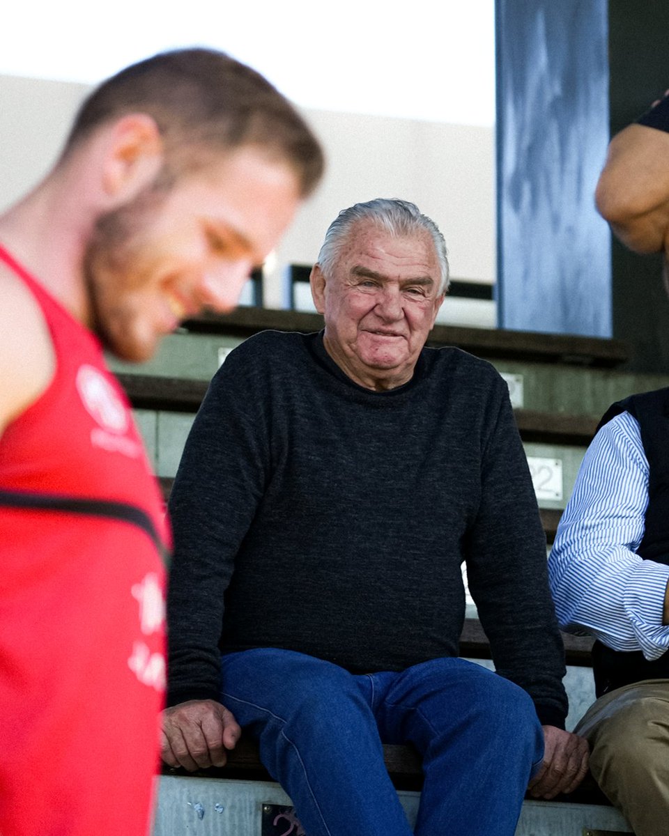 SSFCRABBITOHS's tweet photo. A player, a coach, a Chairman and a hero. 🙌 Happy 77th Birthday George Piggins. 🍻🎂🐇❤️💚 #GoRabbitohs https://t.co/GCBf4cncYG
