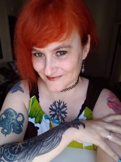 Afterlife Paranormal Conference welcomes Jen Jons!
Jen will be conducting a Ouiji Board Gallery Reading at Conference at 12:30pm. She will be using the Ouiji Board to bring messages from the other side. You'd be surprised how much comes up. #ouiji #paranormal #dekalbil #ghosts