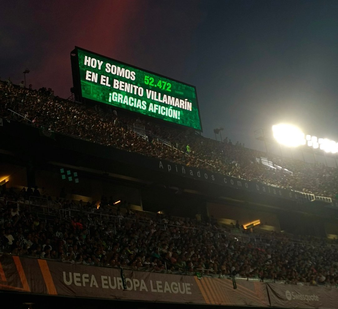 dr_jm_alvarez's tweet image. Si no lo sienten, no traten de entenderlo!! Se llama BETIS, de padres/madres a hij@s y de abuel@s a niet@s...Que afición @RealBetis 💚💚💚