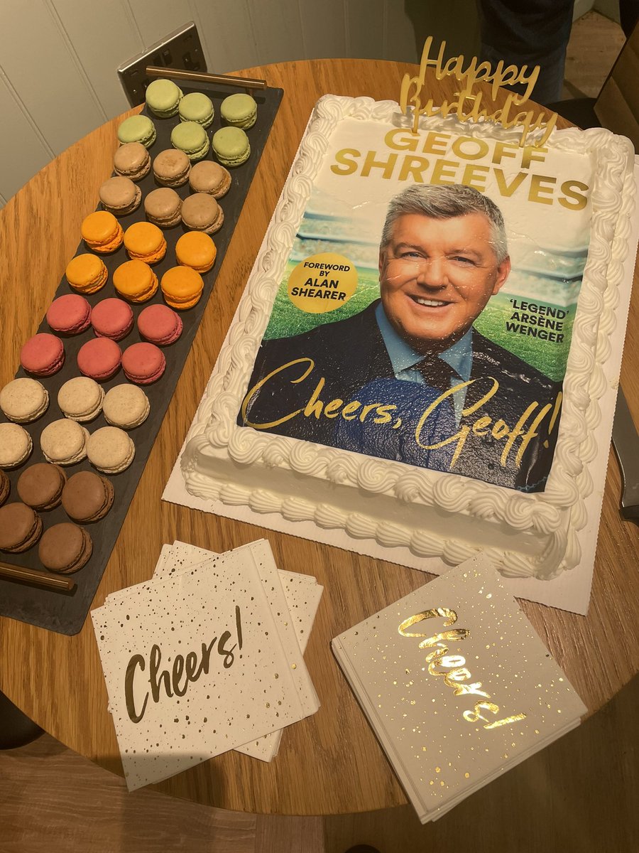 DuncanEast's tweet photo. Cracking night celebrating the book release (and birthday!) for the top man that is @GeoffShreeves #cheersgeoff https://t.co/Vffy9dw2EB