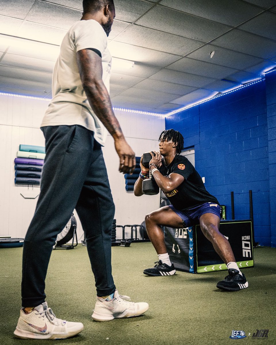 Leftisland88's tweet photo. @jumpgodathletic Scary hours at @409fit Silsbee, TX with @UW_MBB Washington Commit Wesley Yates III @thewesleyyates_ #hiptraining #vertical #explosivetraining #recovery #nutrition https://t.co/PvFNs885BL