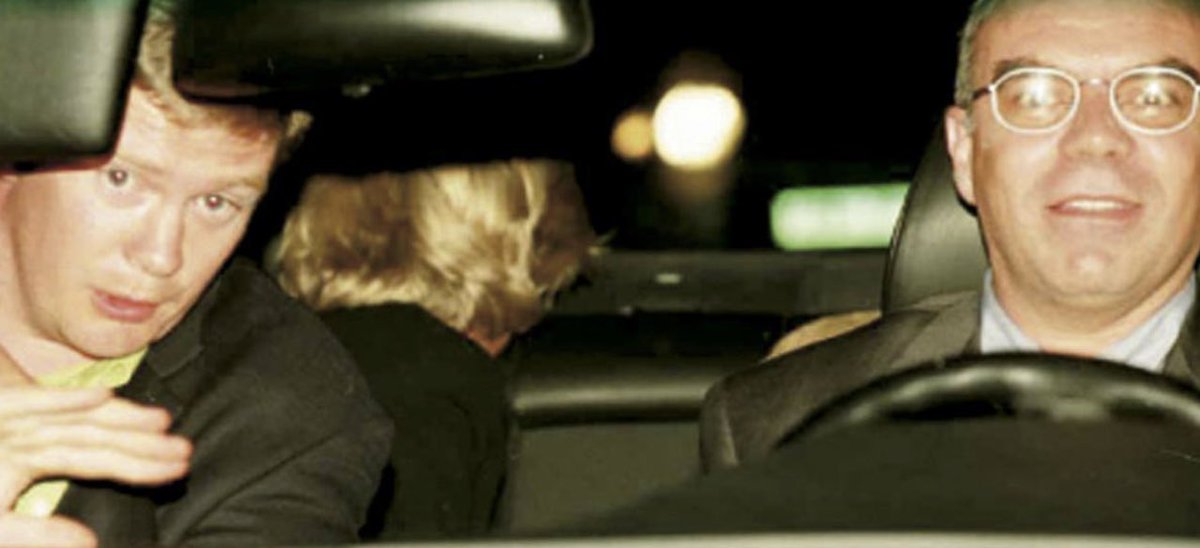 GachetPaul90's tweet photo. En el coche viajaban la Princesa Diana, Dodi Al-Fayed, el guardaespaldas Trevor Rees-Jones y el chofer Henri Paul.

Todos menos su guardaespaldas Trevor  fallecieron en ese accidente. Trevor debido al gran impacto en la cabeza, nunca ha recordado nada del suceso. 

(Justo antes) https://t.co/x1N6b0Uml1