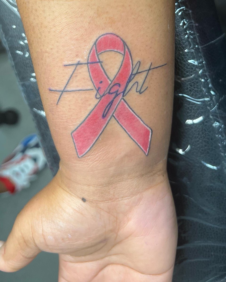 thiquekay's tweet photo. I would’ve fought for my grandmothers if I could 🥺🕊️ As for my granny that beat it, she’s a stronger woman than I ever could be 💕 #RIPCYNT #RIPCHERRY #DORASURVIVED #BreastCancerAwareness https://t.co/5e1syy9CQt