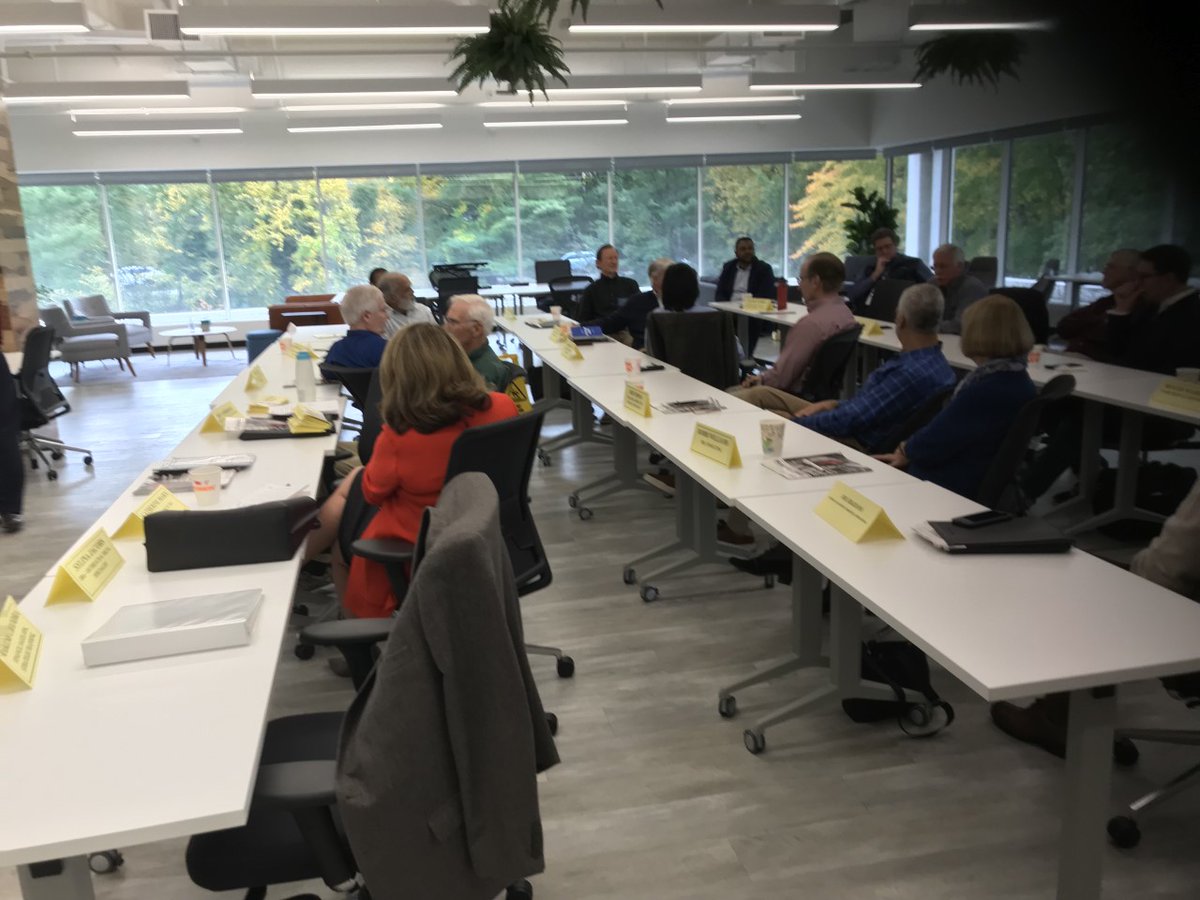 SBA_Connecticut's tweet photo. Today's hybrid @SCOREnorwalkCT Monthly Chapter Meeting w/Chapter Co-Chair Rakesh Chandra featured @SBAgov District Dir. Marx giving keynote speech w/SBA updates. @cmeast https://t.co/RT7tEV3AjI