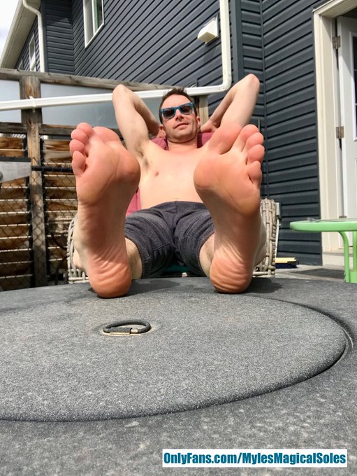 It just wouldn&rsquo;t be right to bask in the last of these warm fall rays, and NOT put you on your knees<a href="/tag/malefeet"class="tags"><span>#malefeet</span></a><a href="/tag/malefootfetish"class="tags"><span>#malefootfetish</span></a><a href="/tag/malefeetfetish"class="tags"><span>#malefeetfetish</span></a><a href="/tag/malesoles"class="tags"><span>#malesoles</span></a>