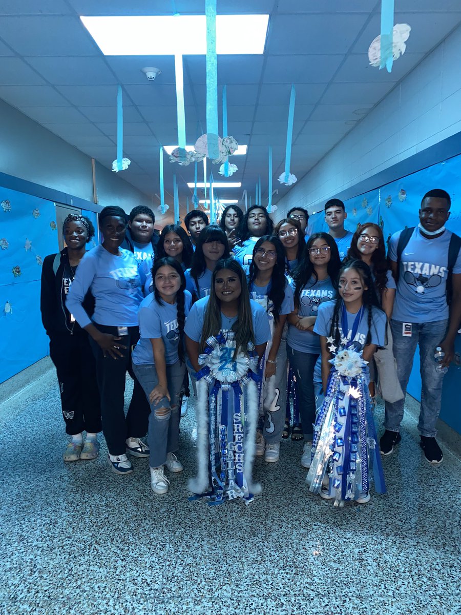 TennisSRHS's tweet photo. March the halls 2022! #Tennis #GoTexans #SRHS #Homecoming https://t.co/PubREcnZnI