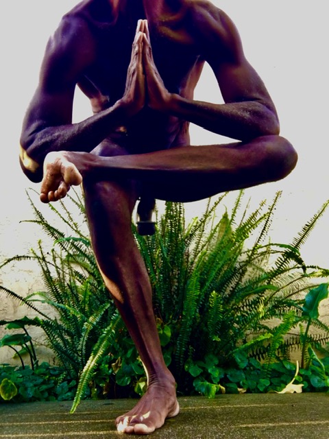 nudeactivism's tweet photo. @NudeYogiGoran @stevepigeonman #Namaste! #IBowToYourLight!
#LightClad #SkyClad https://t.co/IWEnUcEDQx