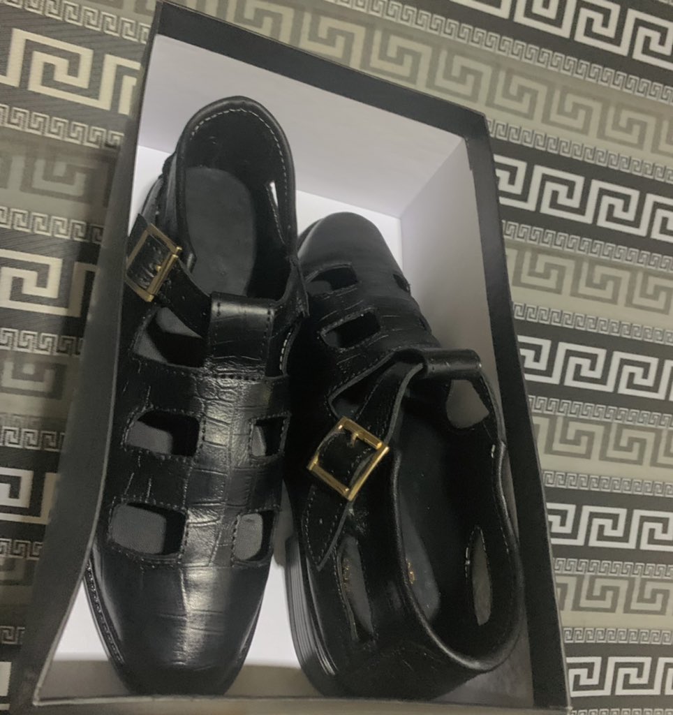 excellenceMZ's tweet photo. A journey of a thousand miles begin with a fabulous pair of shoes.  
Available in different sizes and colors.
#patrickfakoya #BeautyIsBack #Luth #BBNaijaSeason7 #Nurses #electricity #inflation https://t.co/3MYX40aD3i