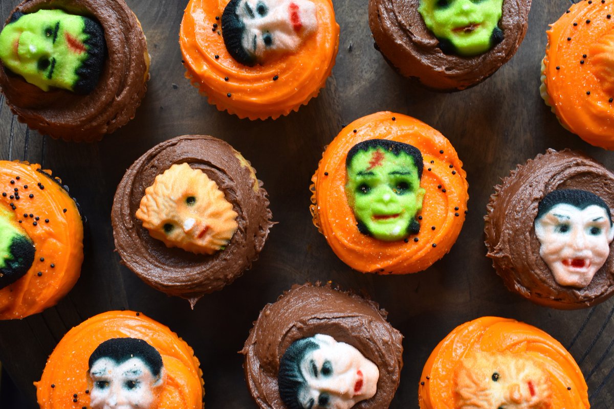 Halloween is just around the corner y'all! 🎃
These frightfully fun cupcakes are from our friends at Sugar Sweet Sunshine Bakery in NYC. They taste as good as they look! Head on over to the link in our bio to place your order, or to check out the other fun Halloween-themed menus!