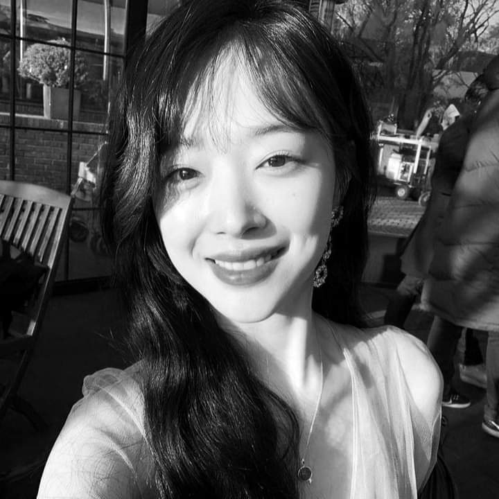 eira152's tweet photo. Miss🤍🥺
#rememberingsulli #SULLI https://t.co/tCYBYag08v