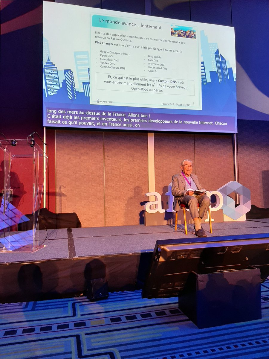 tcheuD's tweet photo. Le légendaire Louis Pouzin au #ForumPHP 🤩, de loin le meilleur talk de la journée @afup https://t.co/JP2uSUluKB