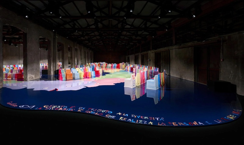 Gaetano Pesce produces 400 new resin chairs for Bottega Veneta’s summer 2023 runway show with creative director Matthieu Blazy 
globaldesignnews.com/gaetano-pesce-…