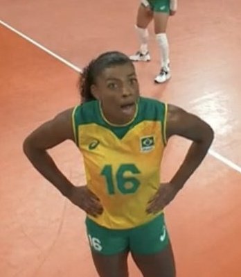 silvaaliraa's tweet photo. É invasão, condução, 2 toques! Que PORRA é essa juíza???#VoleiNoSporTV https://t.co/jqpNsjp1oj