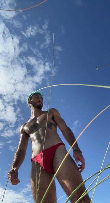 This is my second time wearing a speedo idk how I feel about it lmao https://t.co/VEI76sKMrn