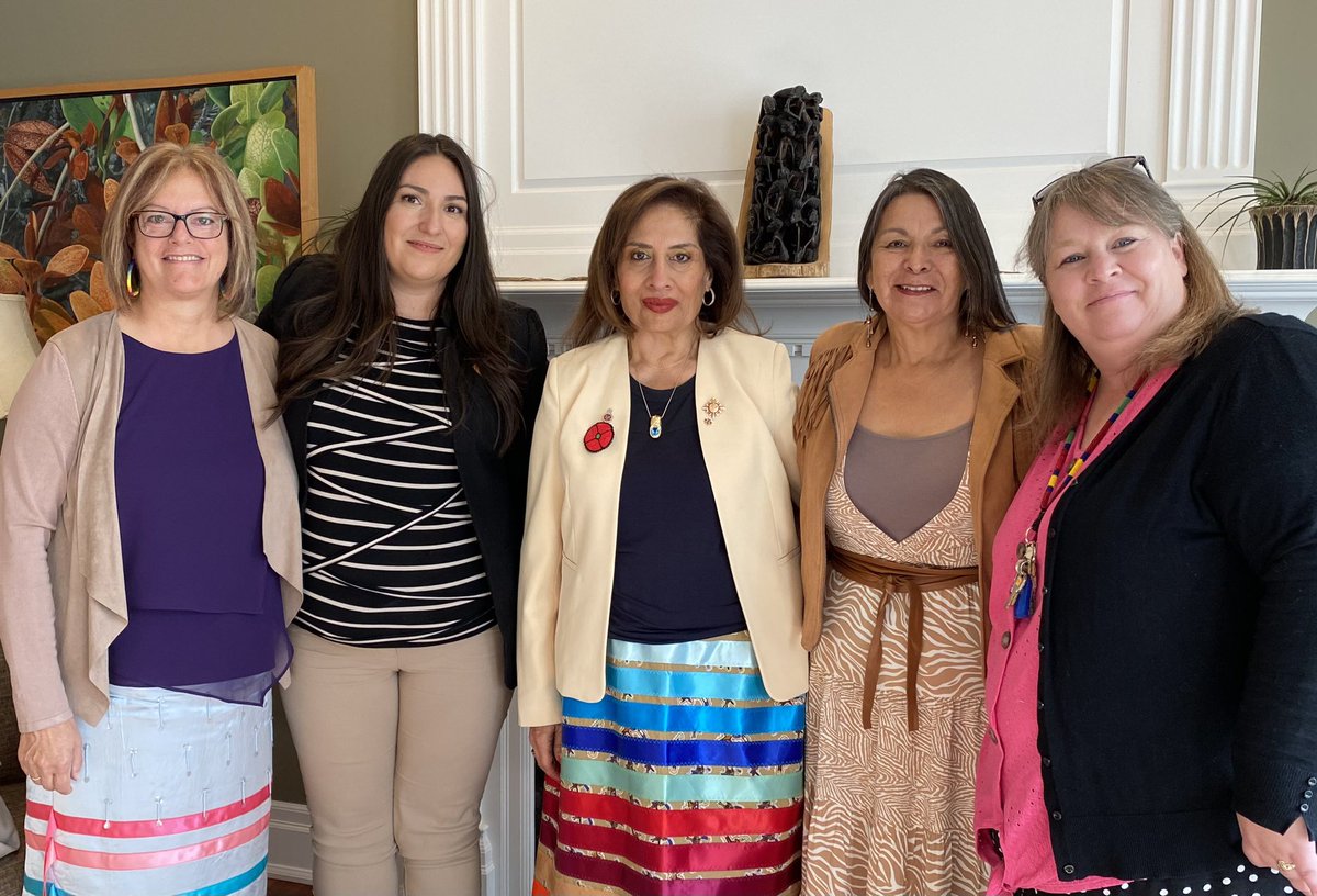 LtGovAB's tweet image. The learning and building of relationships continues, today with co-founder and Director Bernadette Iahtail and members of the @Creating_Hope_ Society who are committed to creating renewed paths from learned experience. #reconciliACTION 
creatinghopesociety.ca