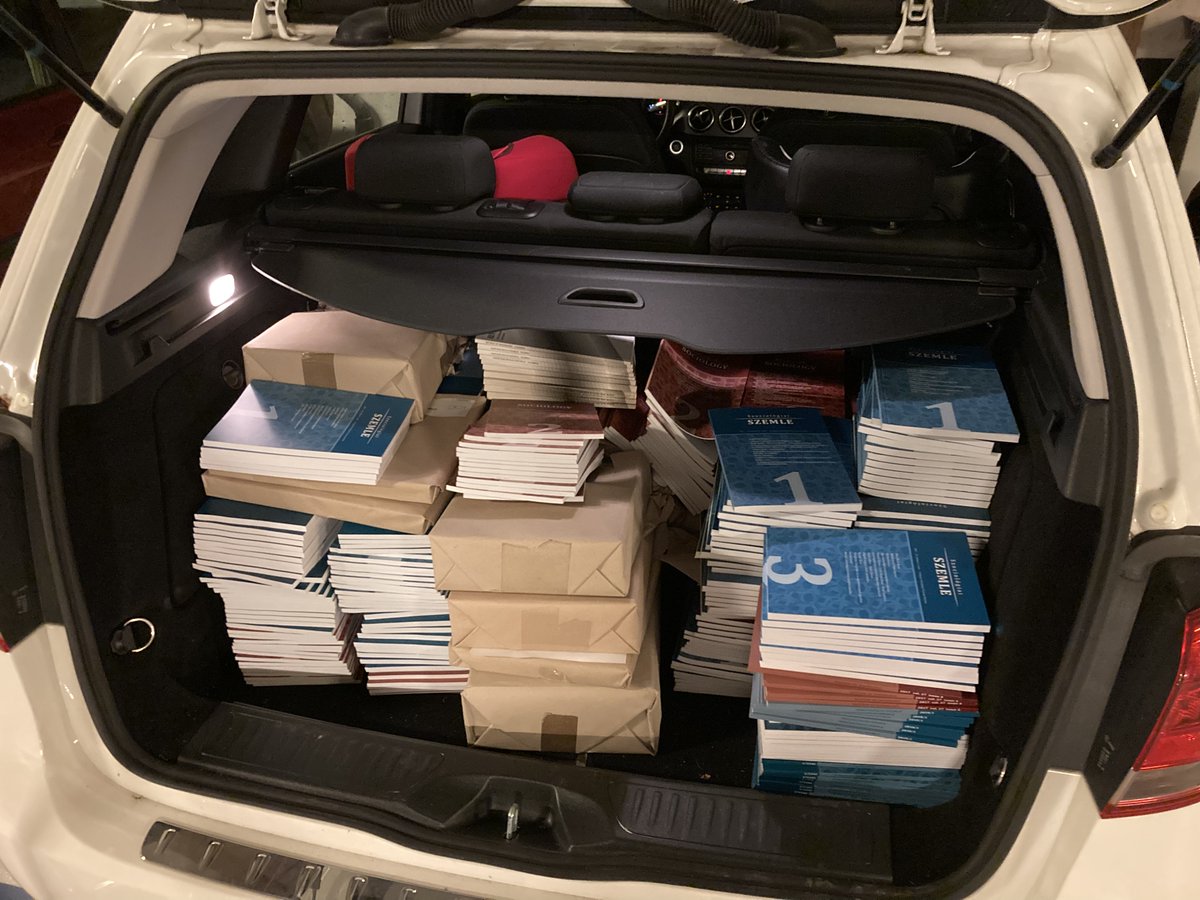 SSzemle's tweet photo. Egy csomagtartónyi Szemle már úton Miskolcra a Magyar Szociológiai Társaság vándorgyűlésére.
Ha te is jössz, kapj fel egyet holnap, a befolyó összegeket jótékony célokra gyűjtjük. https://t.co/I96FSIuQ59