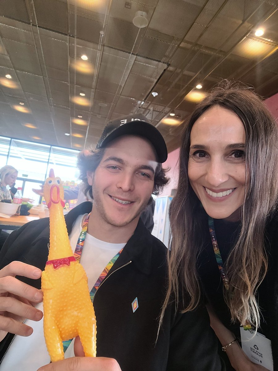 ElPollo_TLR's tweet photo. With @marcoslozadaf and @TheLoveApe #devcon #Bogota 

#web3 https://t.co/bgOgdzSi37