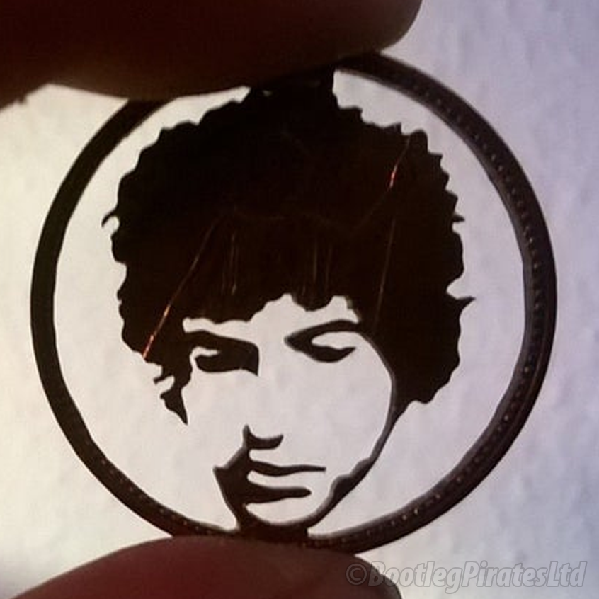 BootlegPirates1's tweet photo. The legendary Bob Dylan hand-cut coin pendant, cut into an old pre-decimal penny. Available in my store.
https://t.co/3K54RKVBrm
#Jewelry #HandMadeJewelry #Jewellery #PirateJewellery #HandCutCoin #ShopSmall #ShopIndie #UKSmallBiz #UKCraft #BobDylan #BobDylanArt #BobDylanForever https://t.co/rhzoFZrFqm