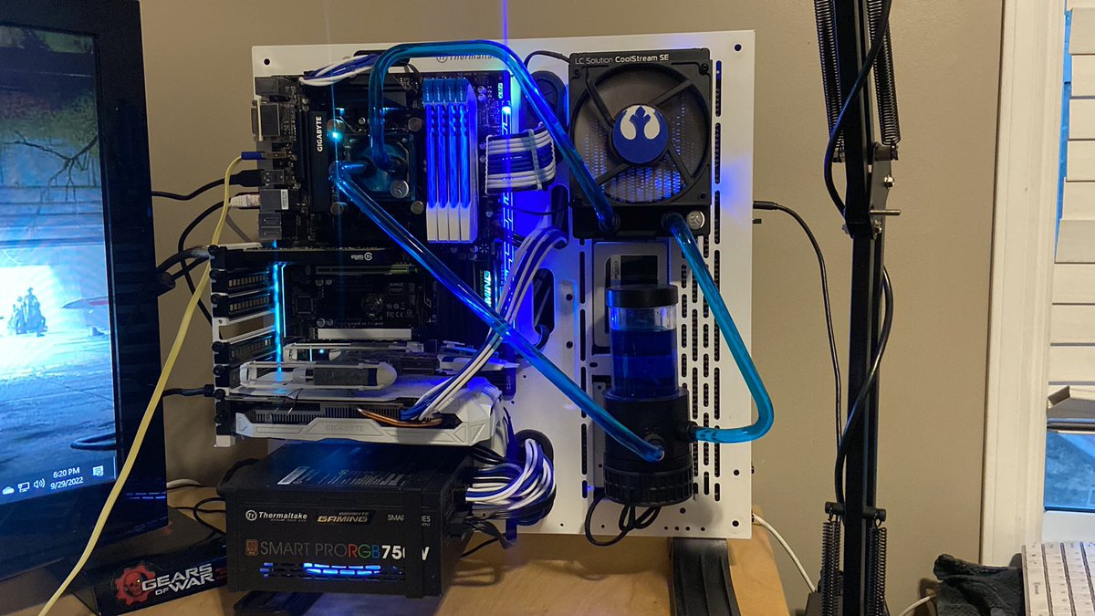 AdamJen78729198's tweet photo. Show me your pc! #pc #gamer #built #custom #computer #customcomputer #awesome #starwars https://t.co/9NfSj9vuW0