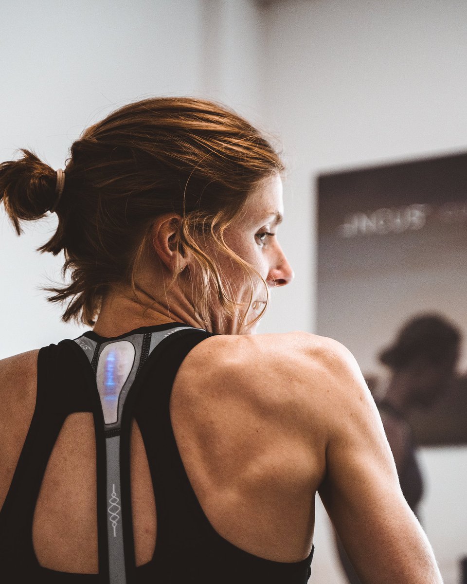 Incus_HQ's tweet image. Blue = GO!

When the light turn’s blue, your session is recording ✅

The running t-strap, as modelled by #INCUSenabled Commonwealth Games medal winning pro triathlete Beth Potter, is so light you won’t feel it’s there. 🏃🏻‍♀️

Visit our website to learn more incusperformance.com