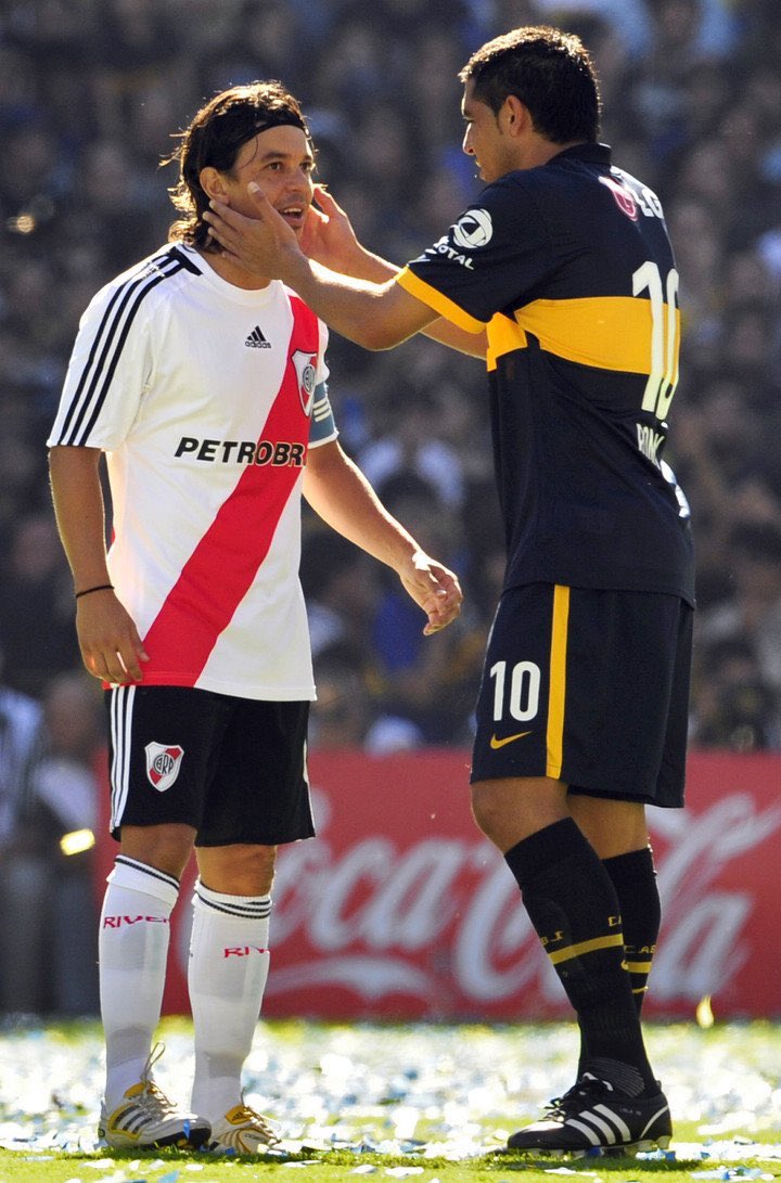 JuanGavelan's tweet photo. + "El de River es un genio eh. Durante 5 años armó 10 equipos"

- "Ganó todo..."

+ "Nooo, no no, él fue al mundial de clubes y no compitió nunca. Nosotros le ganamos al Madrid", Juan Román Riquelme. https://t.co/kCMfBX37Mr